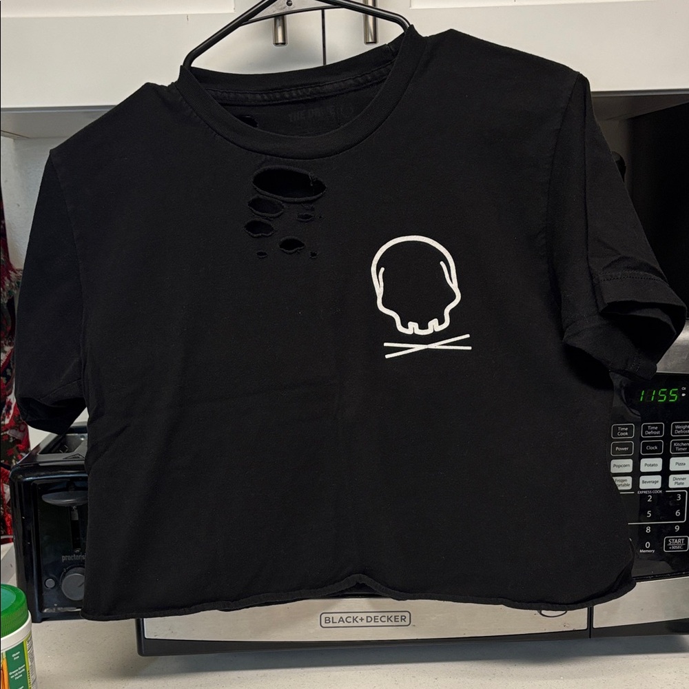 TheDirect- Black Skull Graphic Crop Top